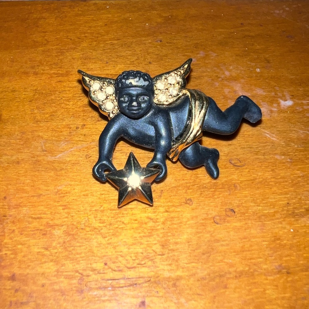 Vintage Coreen Simpson Cherub Angel Pin – Avon Regal Beauty Collection - Picture 10 of 10
